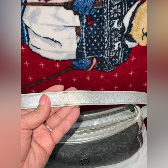 Salvatore Ferragamo Gancini Shoulder or hobo Bag. - Picture 15 of 15